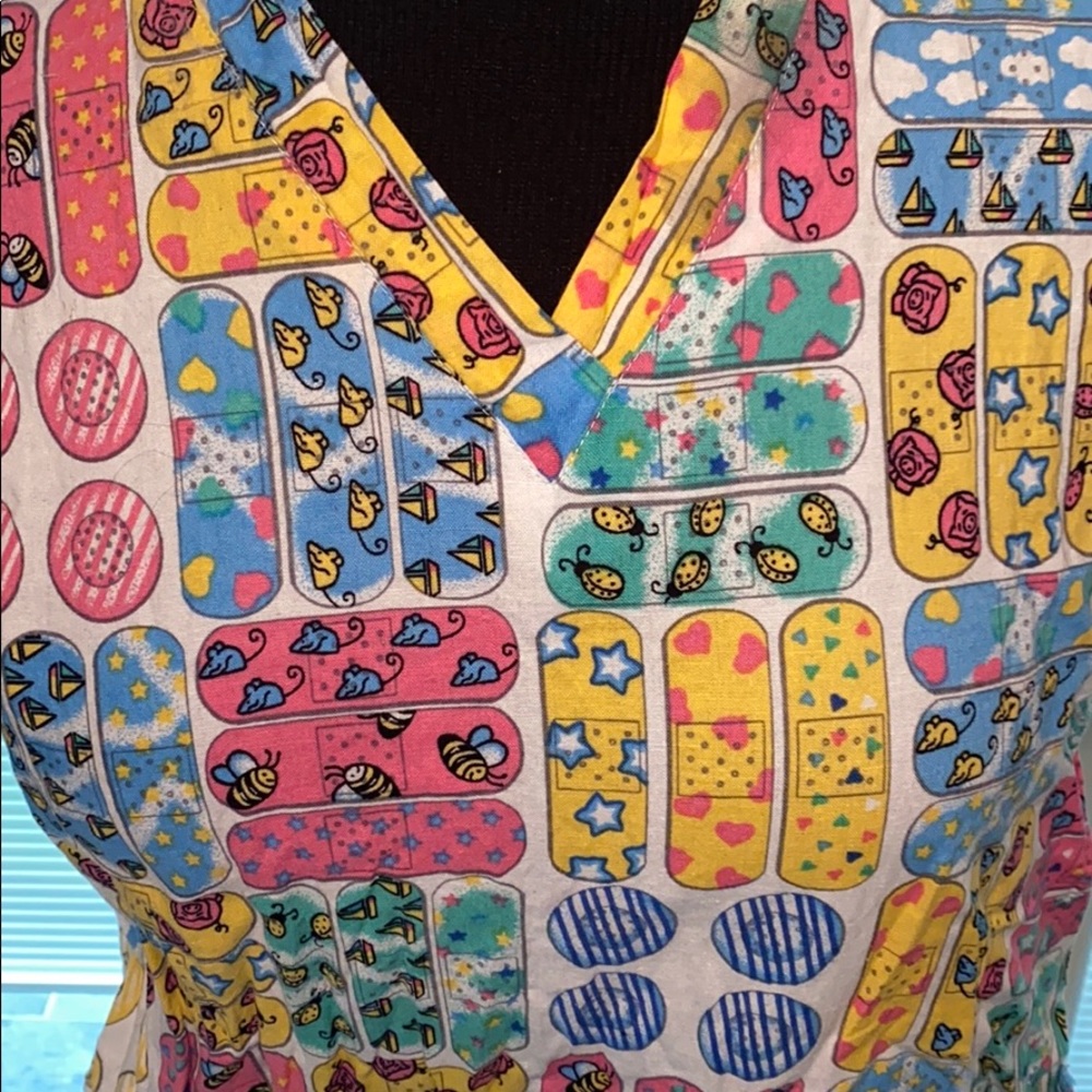 Scrub top - Picture 2 of 4
